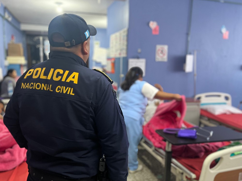 Mujer señalada de abandonar a recién nacido en una fosa séptica es capturada 