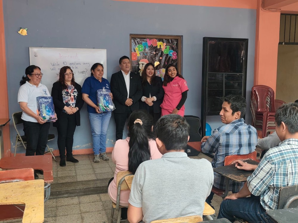 Municipalidad entrega kits escolares para fortalecer procesos educativos