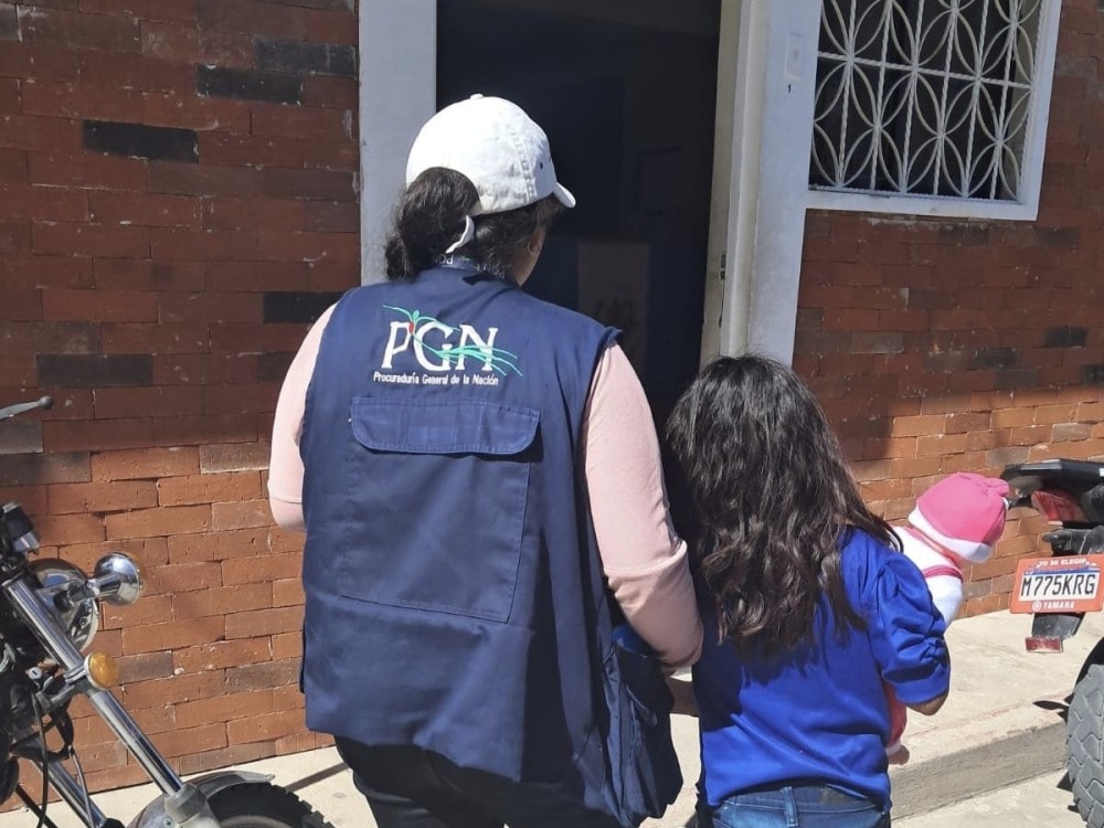 Niña es rescatada tras sufrir maltrato y explotación en la vía pública