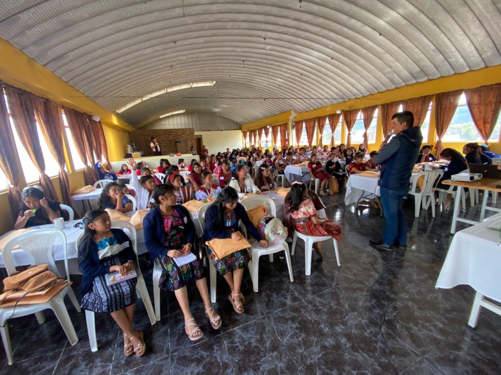 Niñas aprenden sobre sus derechos por medio de talleres interactivos