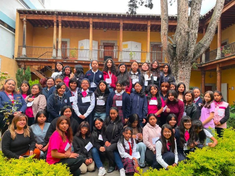 Niñas fortalecen sus conocimientos sobre derechos y participación en Quetzaltenango