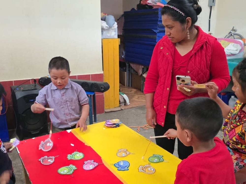 Niños celebran su día en el CADI de Llanos del Pinal, Quetzaltenango