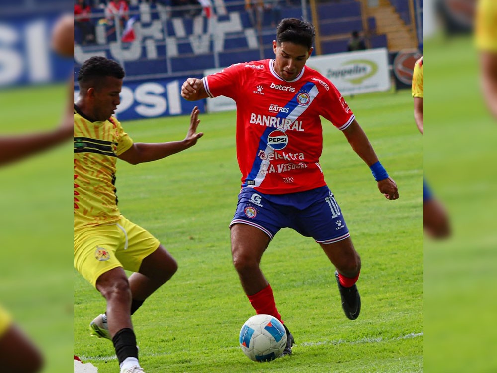 “No parecía un amistoso”: Jesús López celebra debut con Xelajú