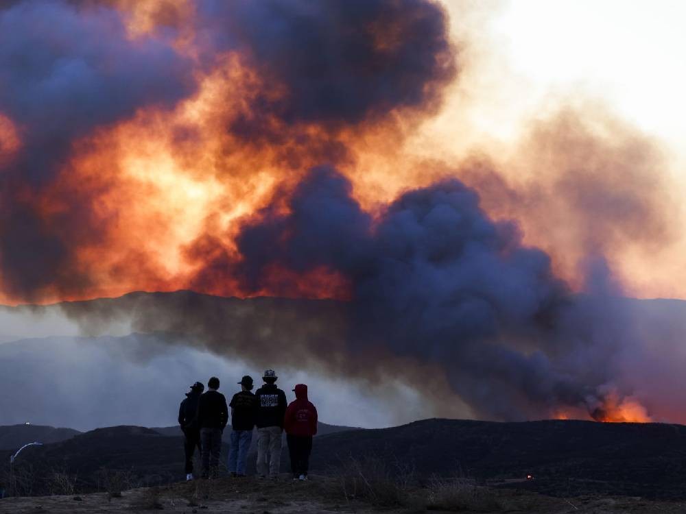 Nuevos incendios aumentan la destrucción en California