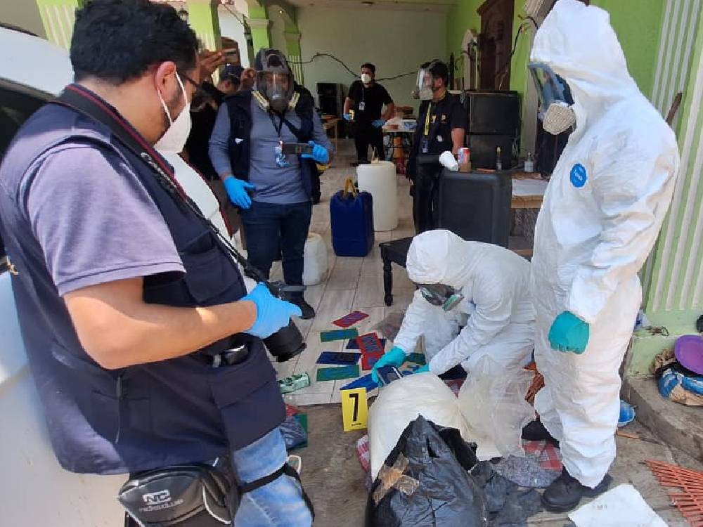 Ocho capturados, armas decomisadas y droga incautada tras desmantelar narcolaboratorio en Ayutla, San Marcos