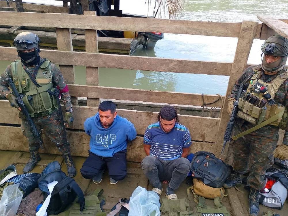 Operativo en Petén permite cuatro capturas, decomiso de arsenal y la erradicación de Q161 millones en marihuana
