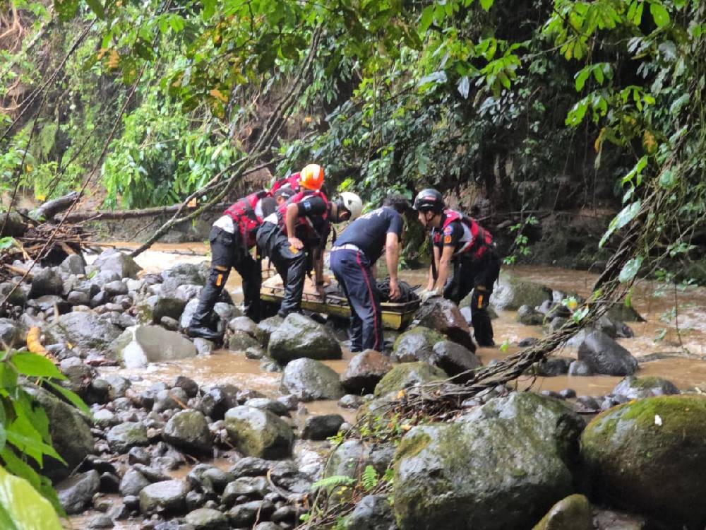 Padre e hijo son arrastrados por las aguas del río Icán: uno sobrevive y otro fallece