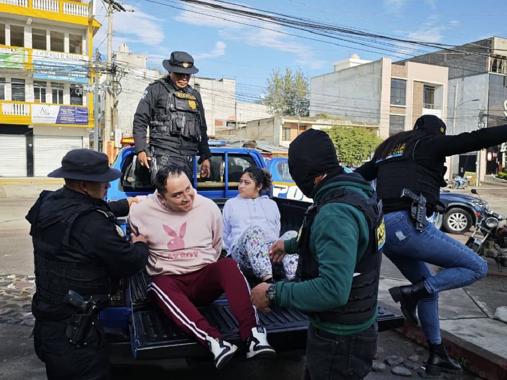 Padre y madrastra son señalado de la muerte de una niña de 2 años