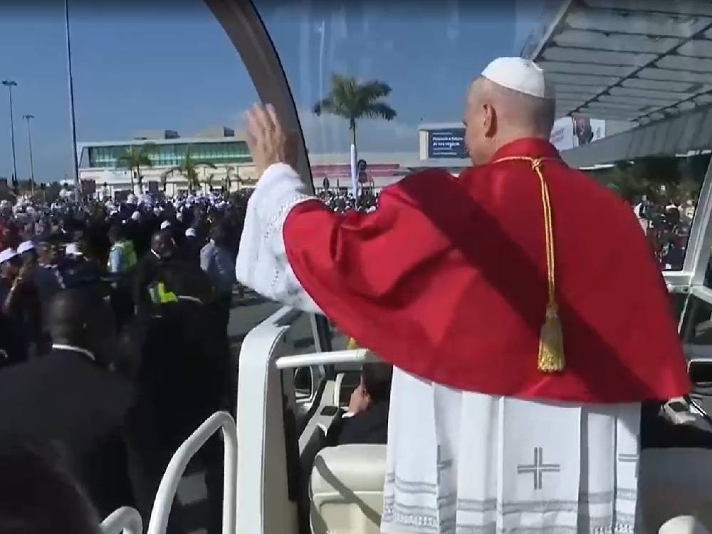 Papa León XIV concluye gira por África centrada en la justicia social, la paz y la libertad