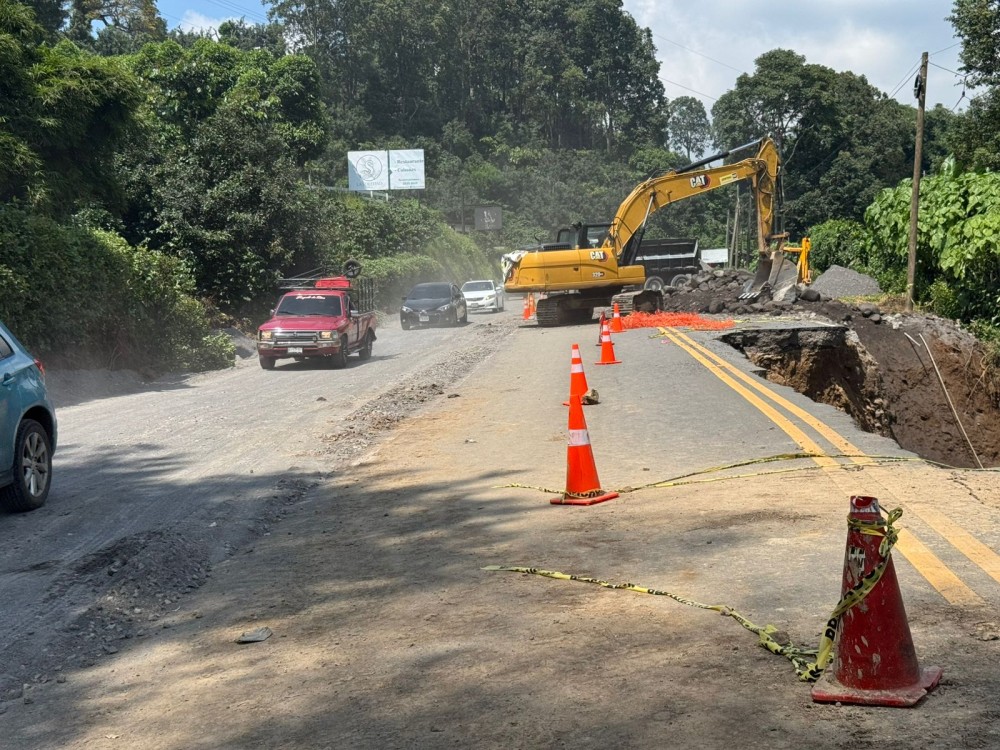 Paso intermitente en el kilómetro 194 de la ruta Cito Zarco por colapso de carretera