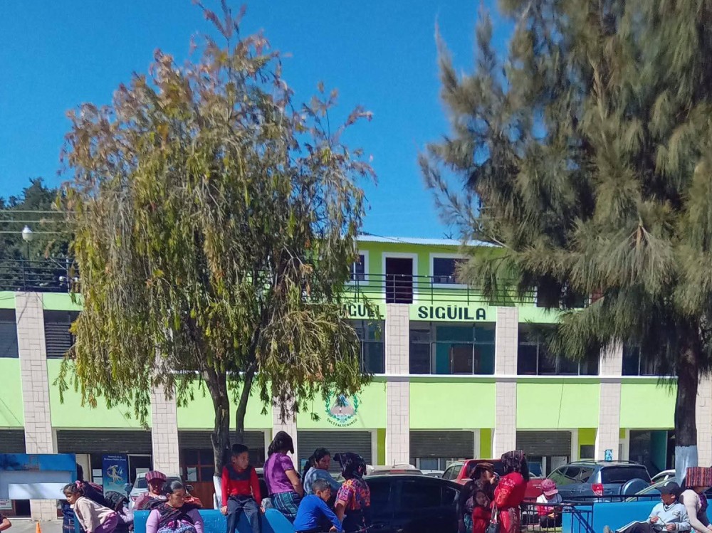 PDH busca pronta solución tras demolición de tres aulas en San Miguel Sigüilá