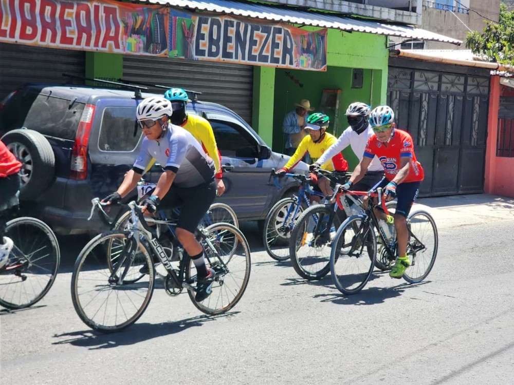 Pedalean en la primera travesía del verano 
