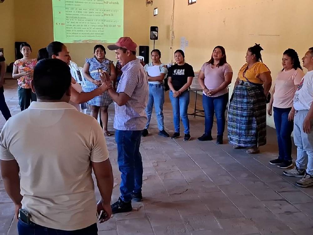 Personal de salud de Suchitepéquez se capacita en idioma k'iche' para fortalecer la atención médica en las comunidades