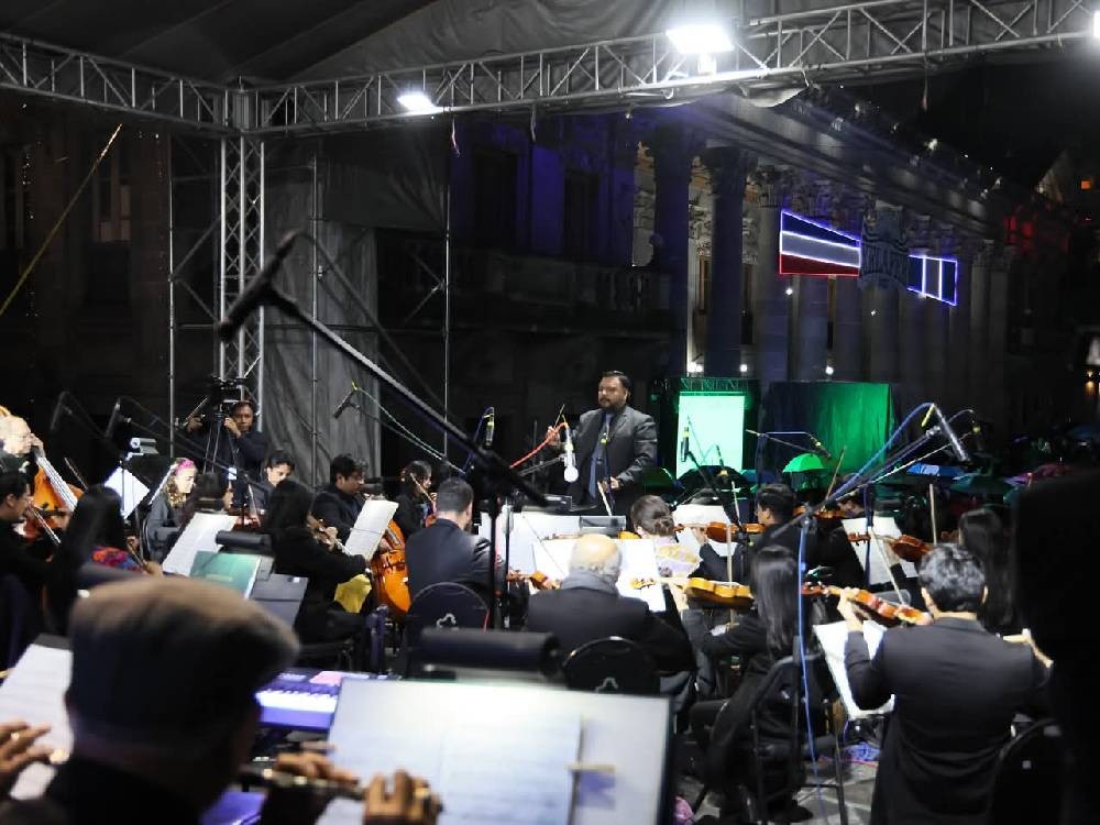 Pese a la lluvia, Orquesta Sinfónica Nacional deleita a la población quetzalteca 