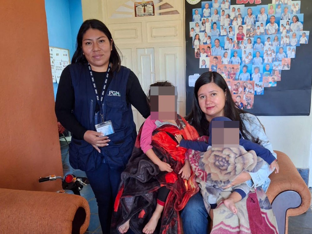 PGN rescata a niña de 4 años y bebé de 11 meses quienes se encontraban solos