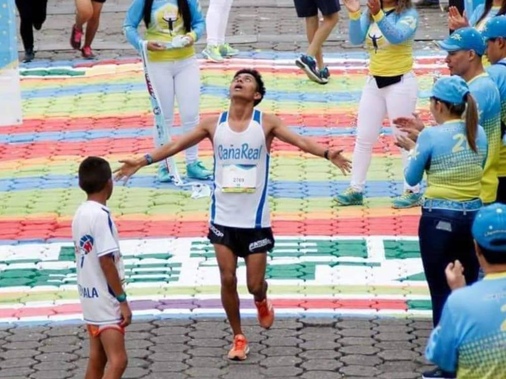 Piden apoyo para atleta sololateco que atraviesa complicaciones de salud