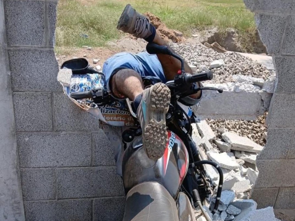 Pierde el control de motocicleta y resulta gravemente herido en San Marcos 
