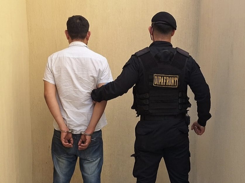 Piloto de autobús detenido por trasladar a 45 extranjeros en Retalhuleu
