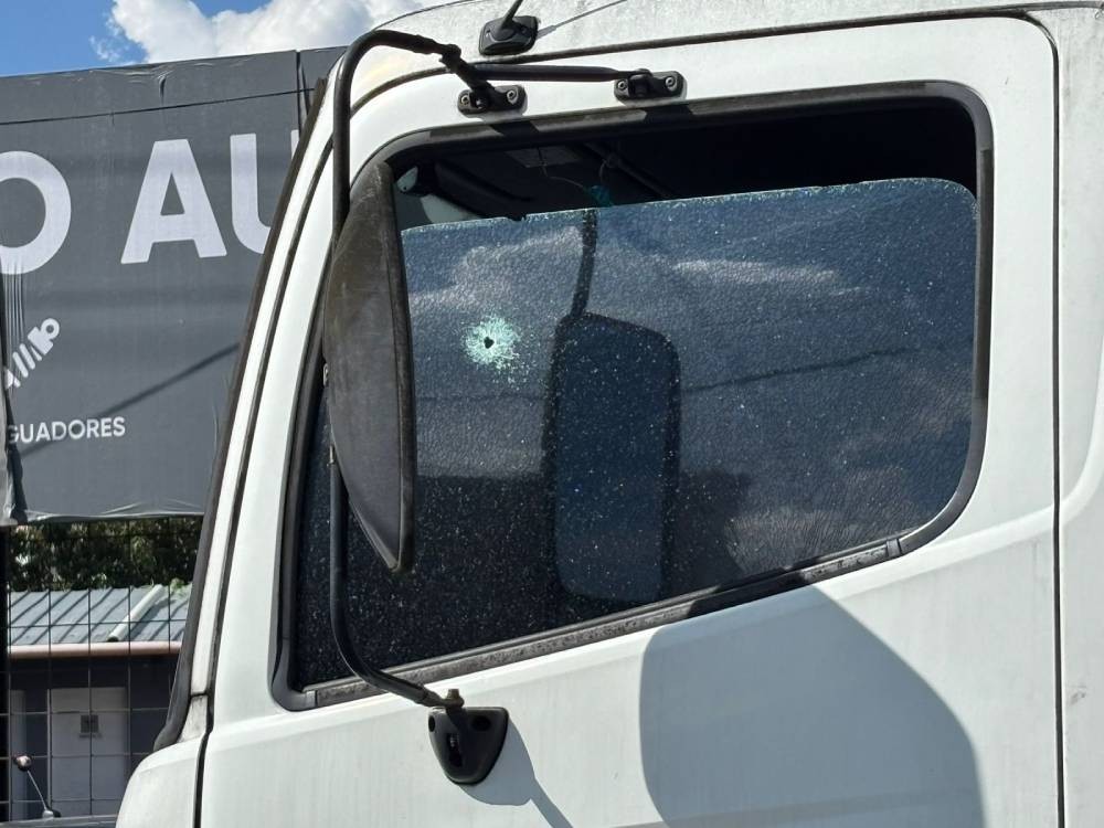 Piloto de camión sale ileso tras ataque armado en La Esperanza 