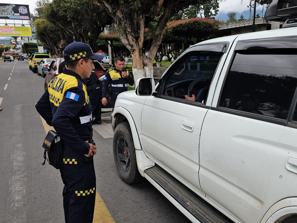 Pilotos sancionados por falta de documentos en operativos de tránsito