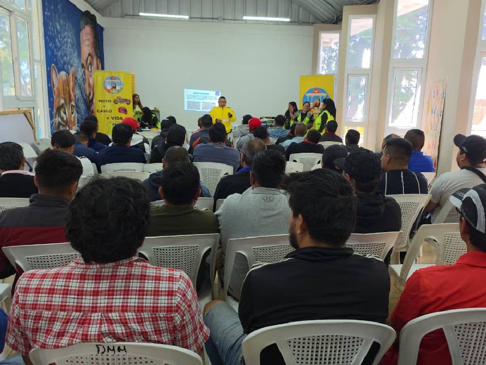 PMT capacita a transportistas en educación vial y atención al usuario en San Marcos