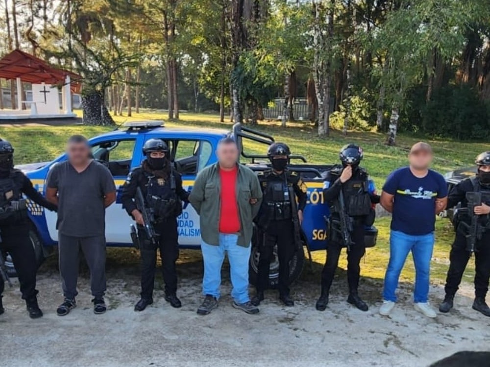 PNC captura a tres extraditables en operativo antinarcótico en Petén