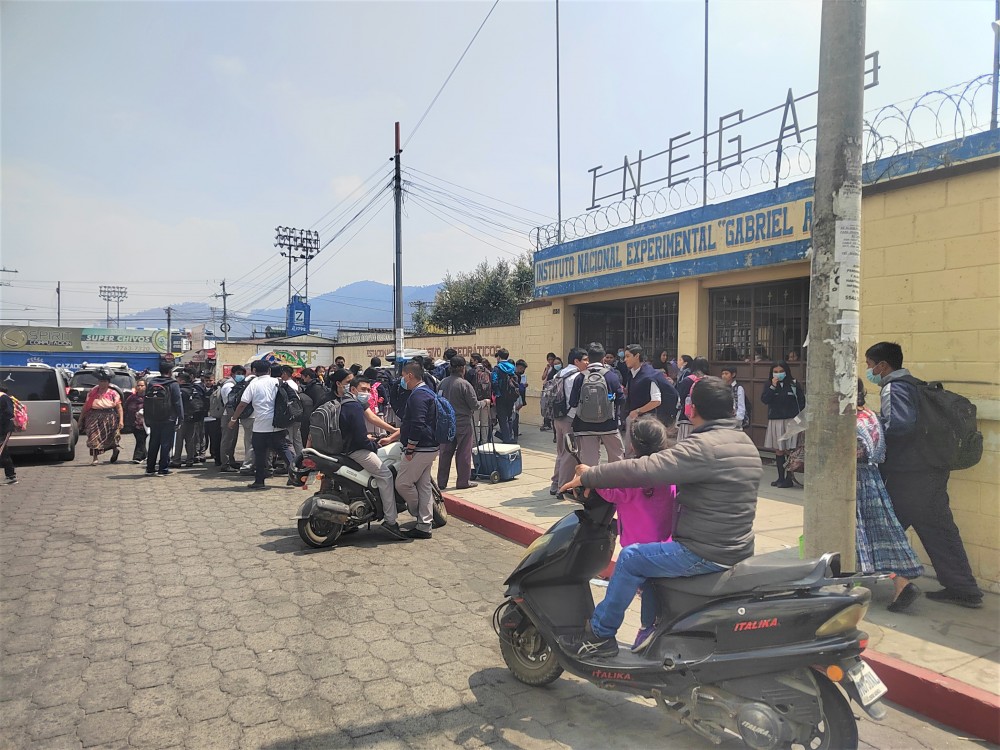 PNC desconoce sobre los robos y asaltos afuera de un centro educativo de Xela