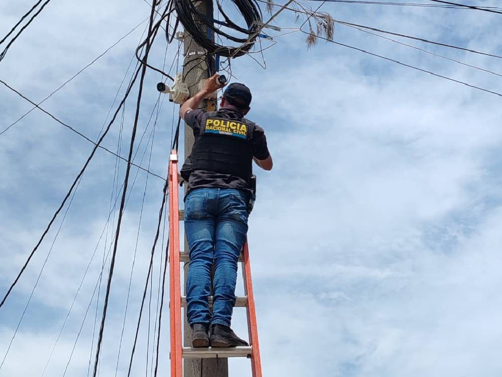 PNC desinstala 19 cámaras clandestinas utilizadas por estructuras criminales en Amatitlán