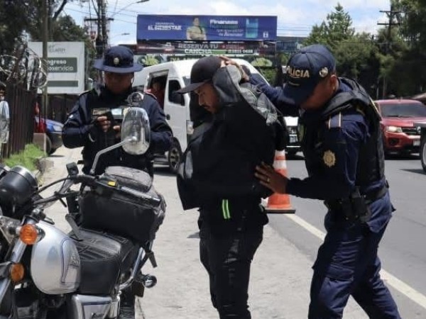 PNC inicia plan de seguridad por el pago del bono 14 en Quetzaltenango