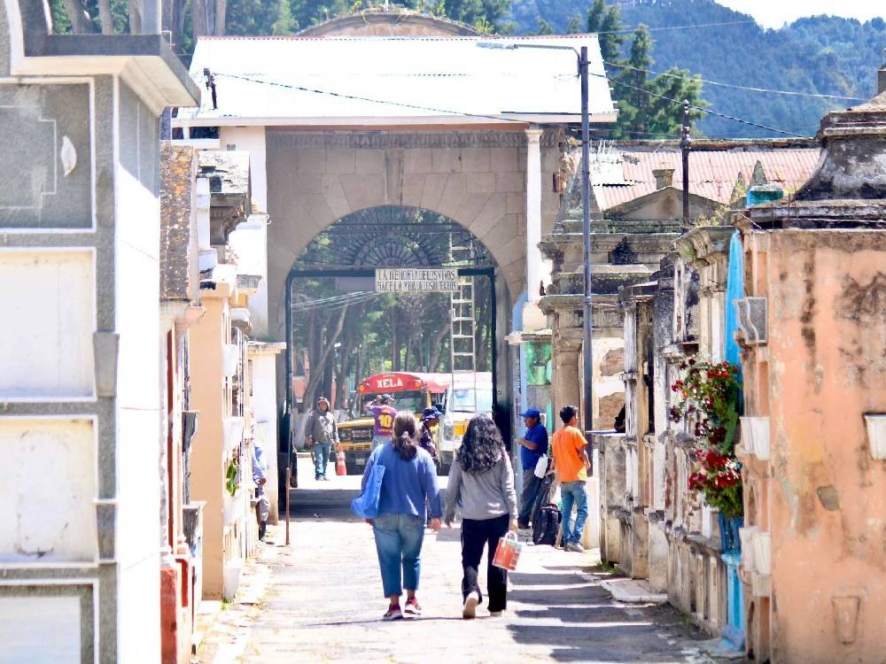 PNC reforzará la seguridad en el Cementerio General de Xela y centros turísticos