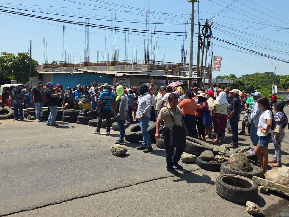 Pobladores de Cuyotenango intensifican protestas y exigen la reducción del precio del combustible