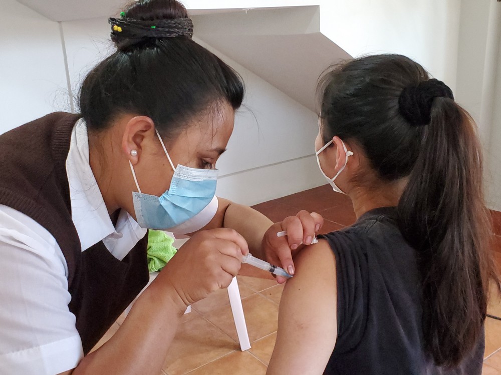 Poca afluencia en centro de vacunación en San Pedro Sacatepéquez