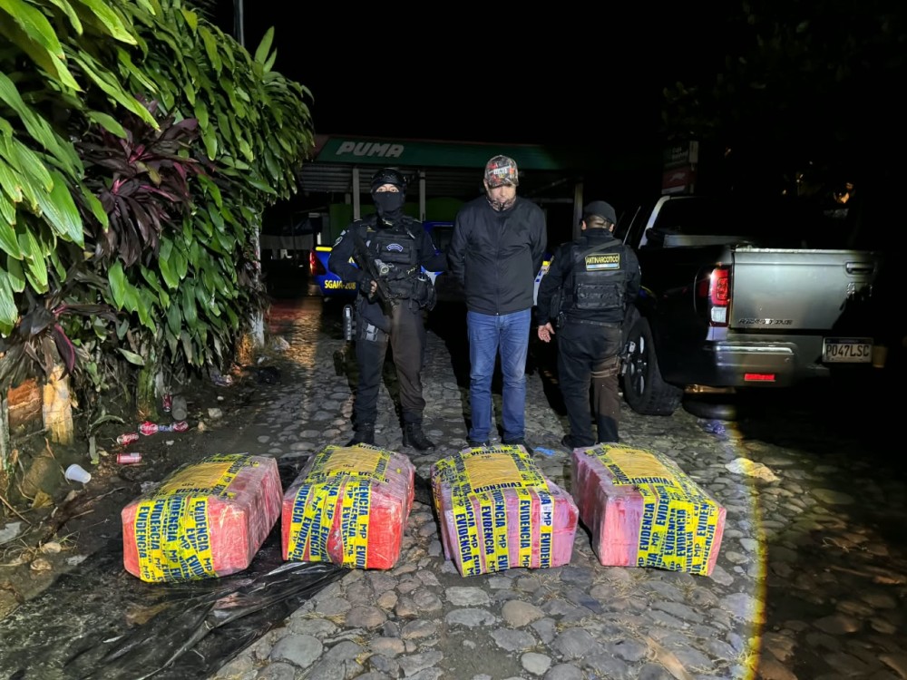 Policía incauta 202 paquetes de cocaína localizados en un picop en Malacatán