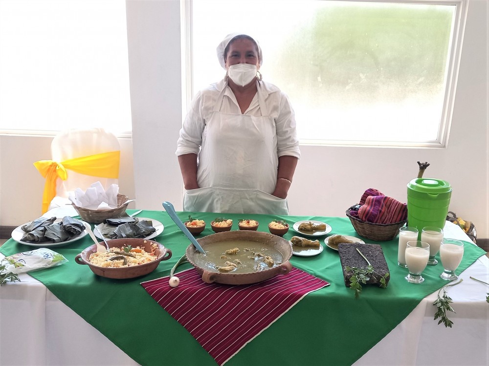Ponen a prueba su sazón para preparar el tradicional jocón