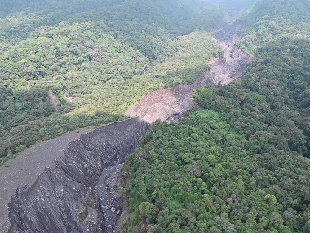 Por aire, monitorean áreas de lahares en zonas volcánicas