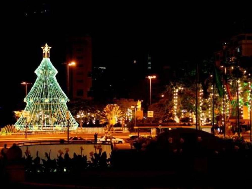 Por decreto, Maduro adelanta el inicio de la Navidad en Venezuela 