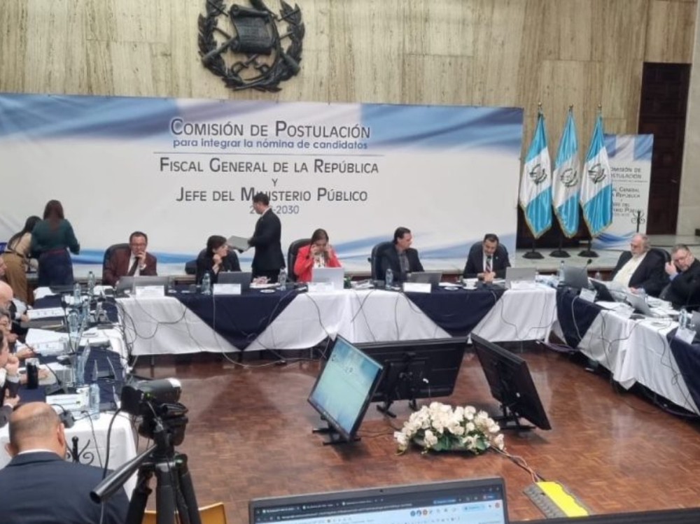 Postuladora integra nueva nómina de seis aspirantes para fiscal general 