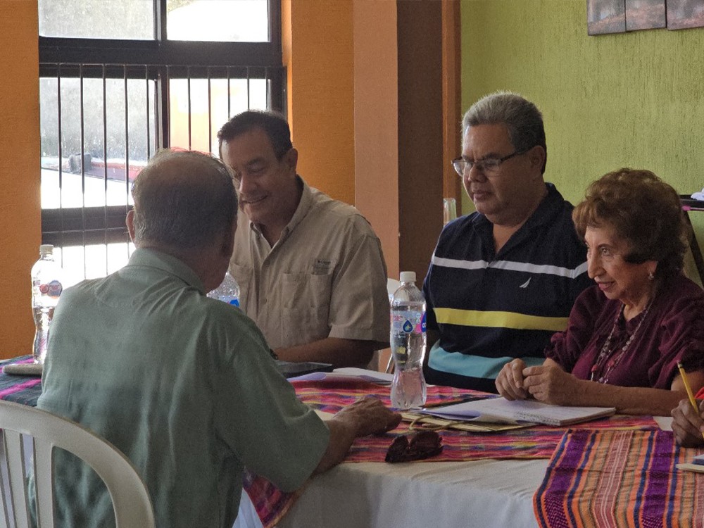 Premiaran a ciudadano distinguido con la Orden del Almendro en Mazatenango