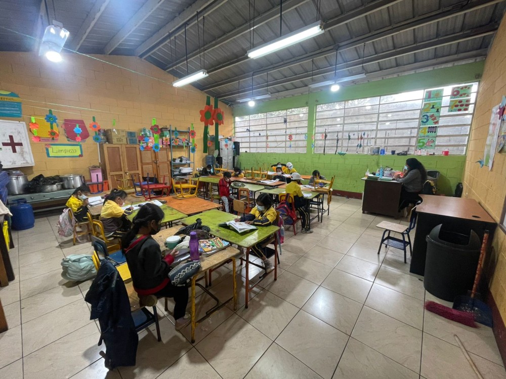 Preocupación por brote de enfermedad pie-mano-boca en escuela de Xela