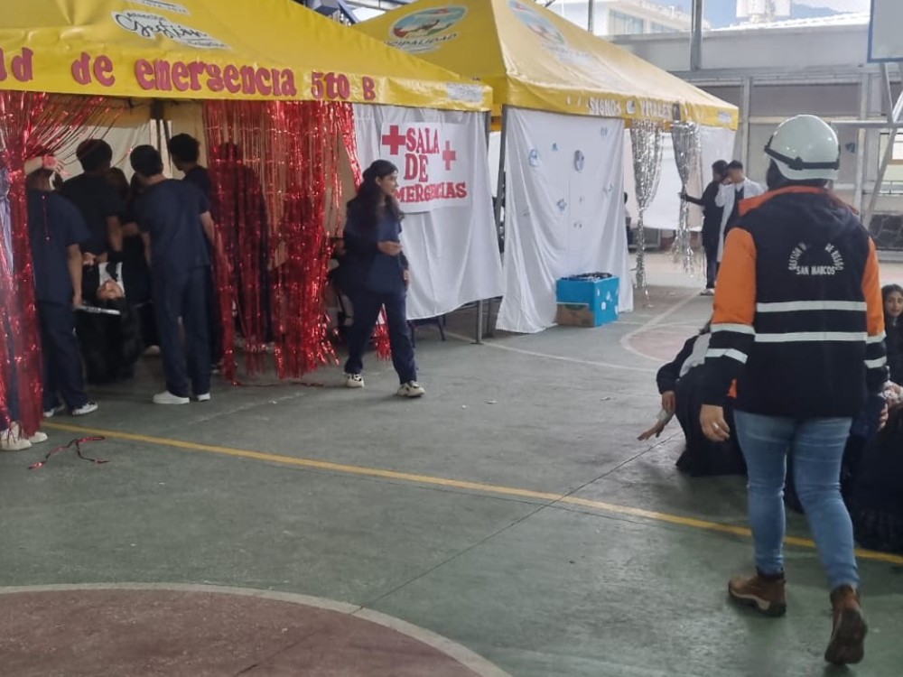 Preparados y seguros: estudiantes ponen a prueba su respuesta ante un sismo