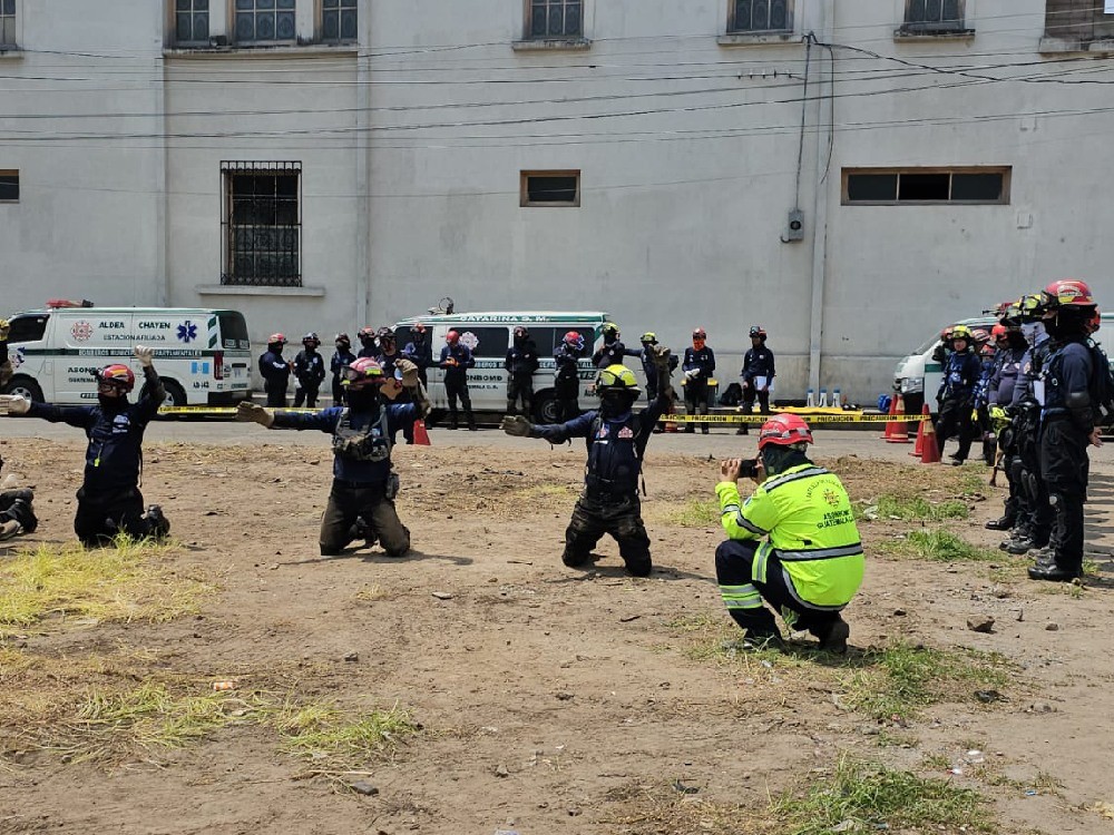 Preparan a integrantes de patrulla de rescate para atender a personas atrapadas en estructuras colapsadas 