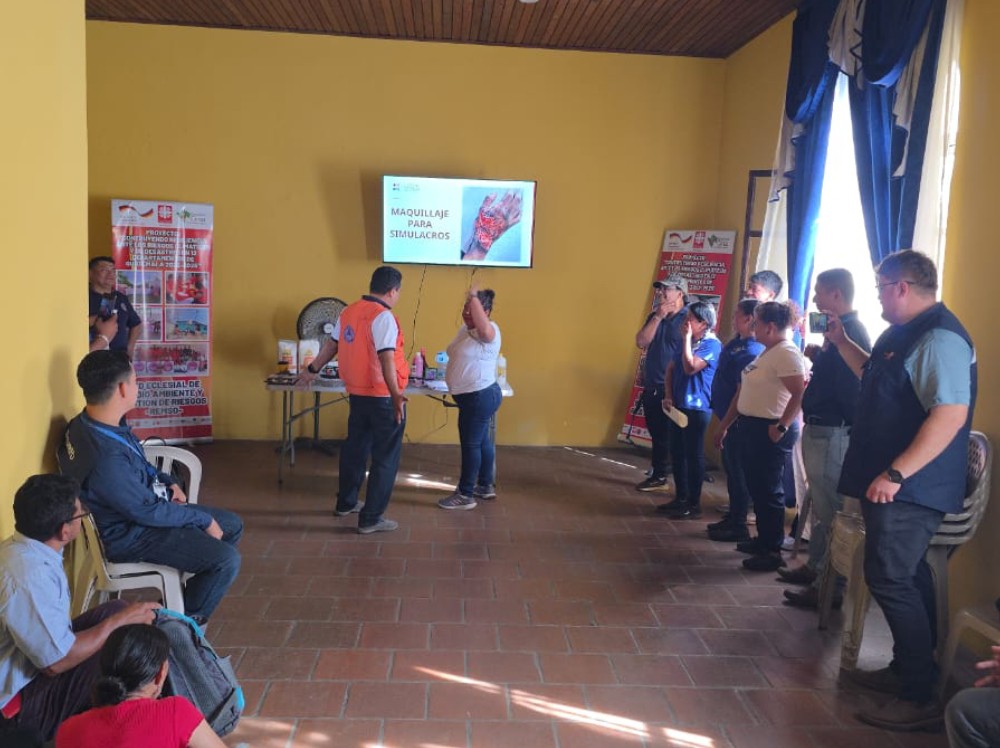 Preparativos en marcha: realizan taller de “Maquillaje de Víctimas” previo al Simulacro Nacional de Terremoto