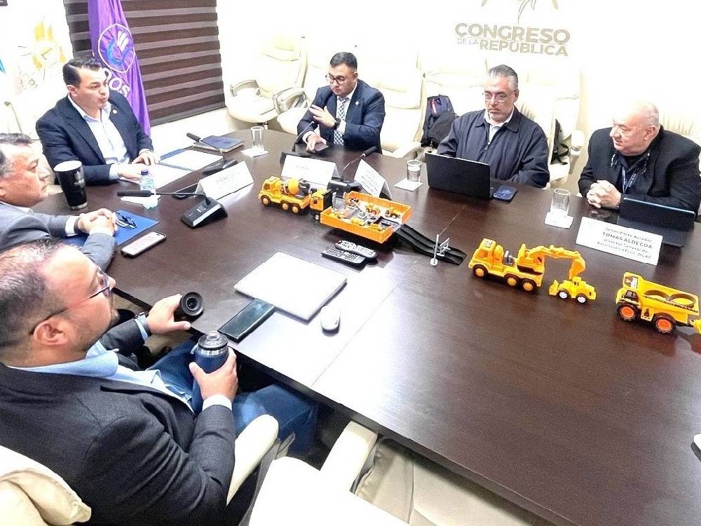 Presentan avances de mejoras en el aeródromo de Quetzaltenango