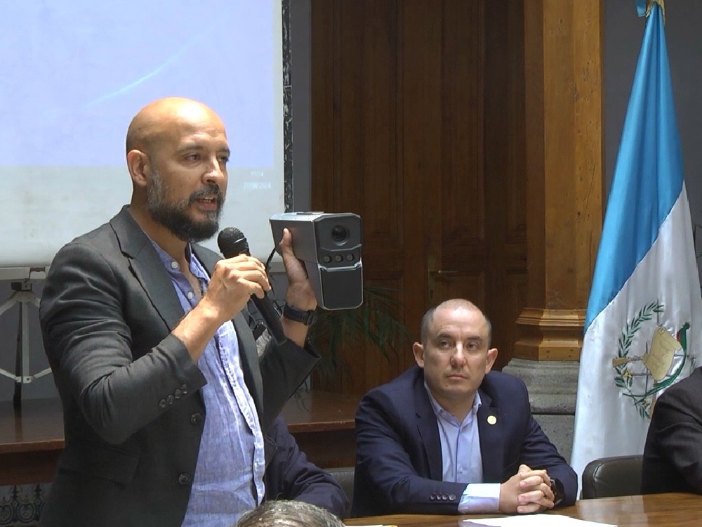 Presentan dispositivos que podría ayudar a identificar vehículos robados 