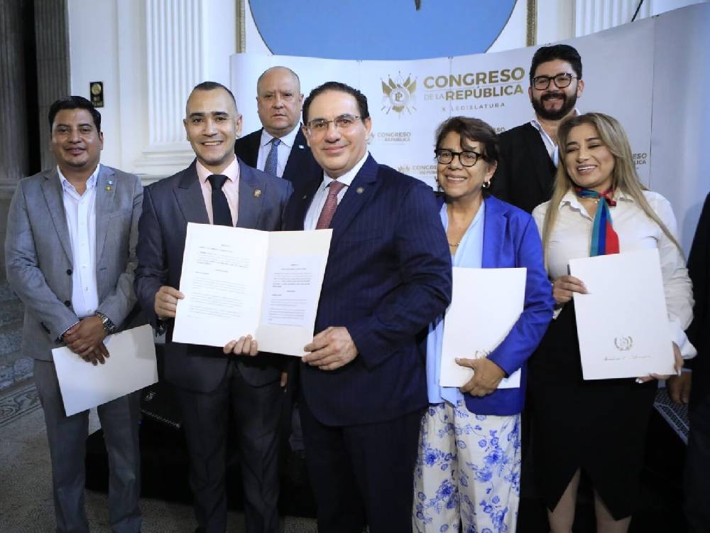 Presentan iniciativas de ley que buscan endurecer medidas contra la portación ilegal de armas de fuego y ampliar uso del control telemático