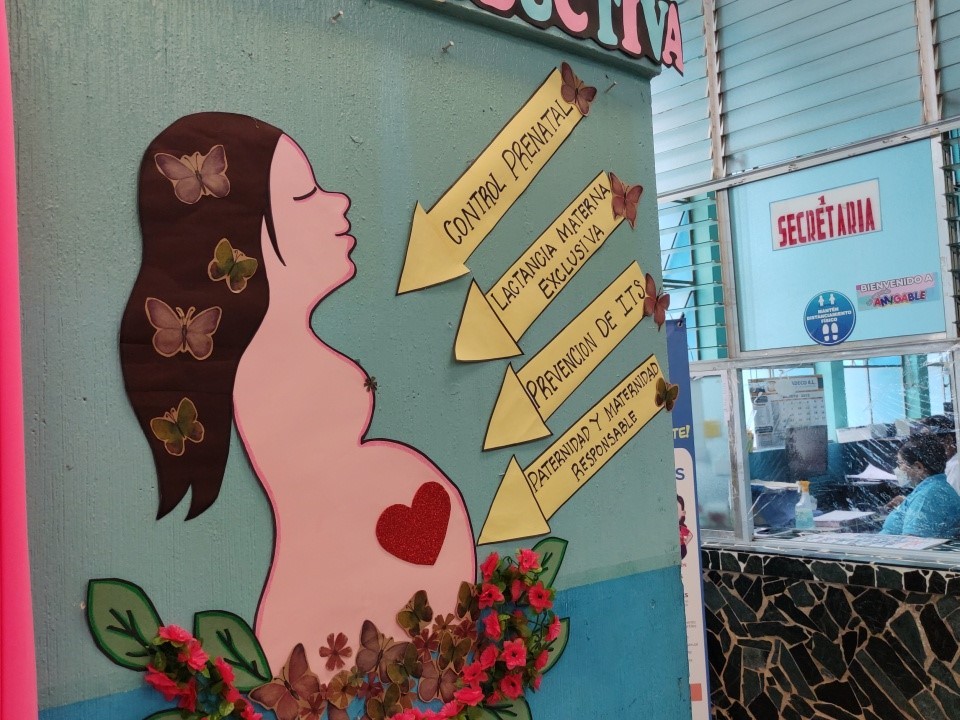 Pintan murales para culminar la Semana de la Lactancia Materna