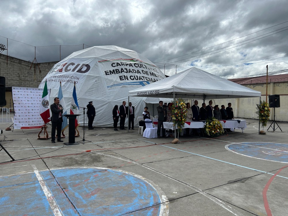 Embajada de México inaugura Carpa Cultural en establecimiento educativo de Quetzaltenango 
