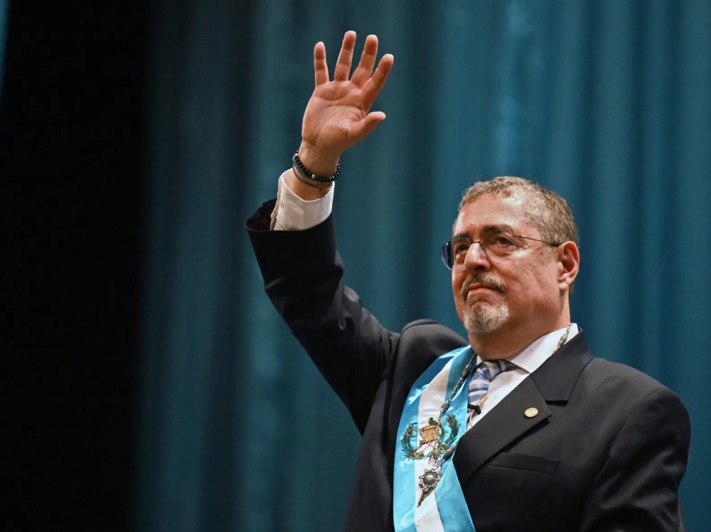 Presidente Arévalo despide a un MP que usaba como arma de persecución política