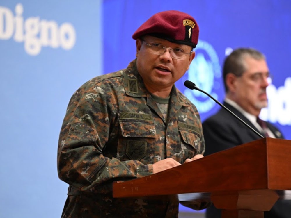 Presidente Arévalo ratifica a Henry Saenz como ministro de la Defensa Nacional