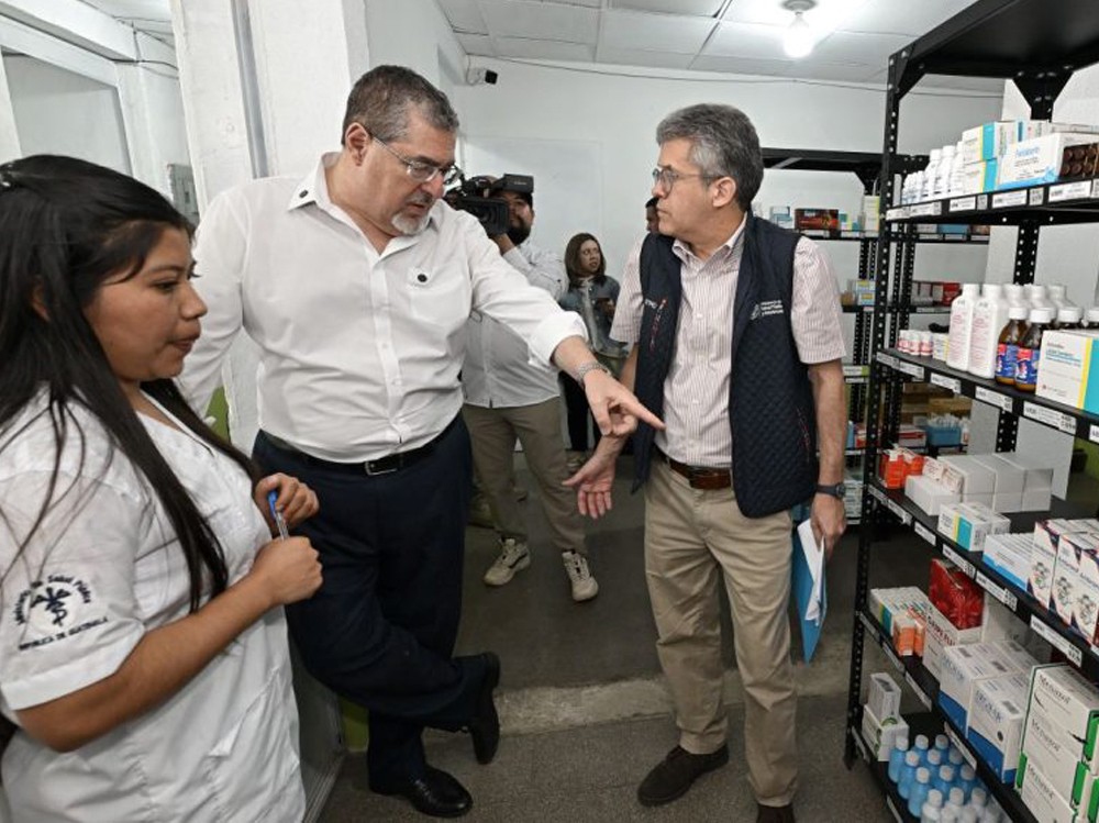 Presidente Arévalo resalta función de farmacias de bajo costo y medicinas accesibles para población vulnerable
